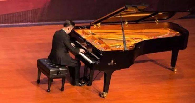 【回顾】2017yl6809永利亚洲音乐奖学金-岭南师范学院颁奖典礼暨yl6809永利艺术家孙鹏杰钢琴独奏音乐会及大师班活动成功举办