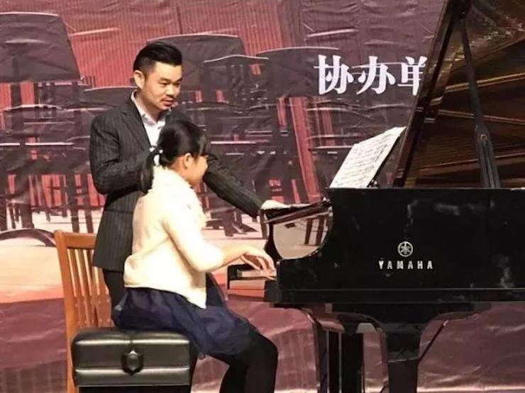 【回顾】2017yl6809永利亚洲音乐奖学金-岭南师范学院颁奖典礼暨yl6809永利艺术家孙鹏杰钢琴独奏音乐会及大师班活动成功举办