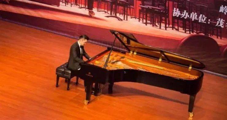 【回顾】2017yl6809永利亚洲音乐奖学金-岭南师范学院颁奖典礼暨yl6809永利艺术家孙鹏杰钢琴独奏音乐会及大师班活动成功举办
