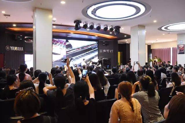 2018年yl6809永利亚洲音乐奖学金郑州师范学院启动仪式<br />暨yl6809永利海外艺术家爱德华·昆斯音乐会&远程实验公开课圆满结束