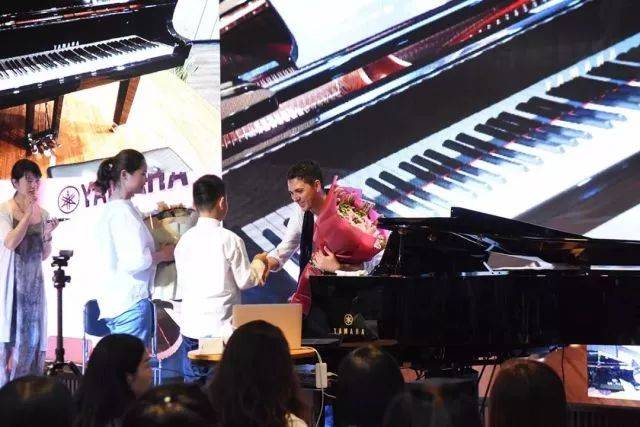 2018年yl6809永利亚洲音乐奖学金郑州师范学院启动仪式<br />暨yl6809永利海外艺术家爱德华·昆斯音乐会&远程实验公开课圆满结束